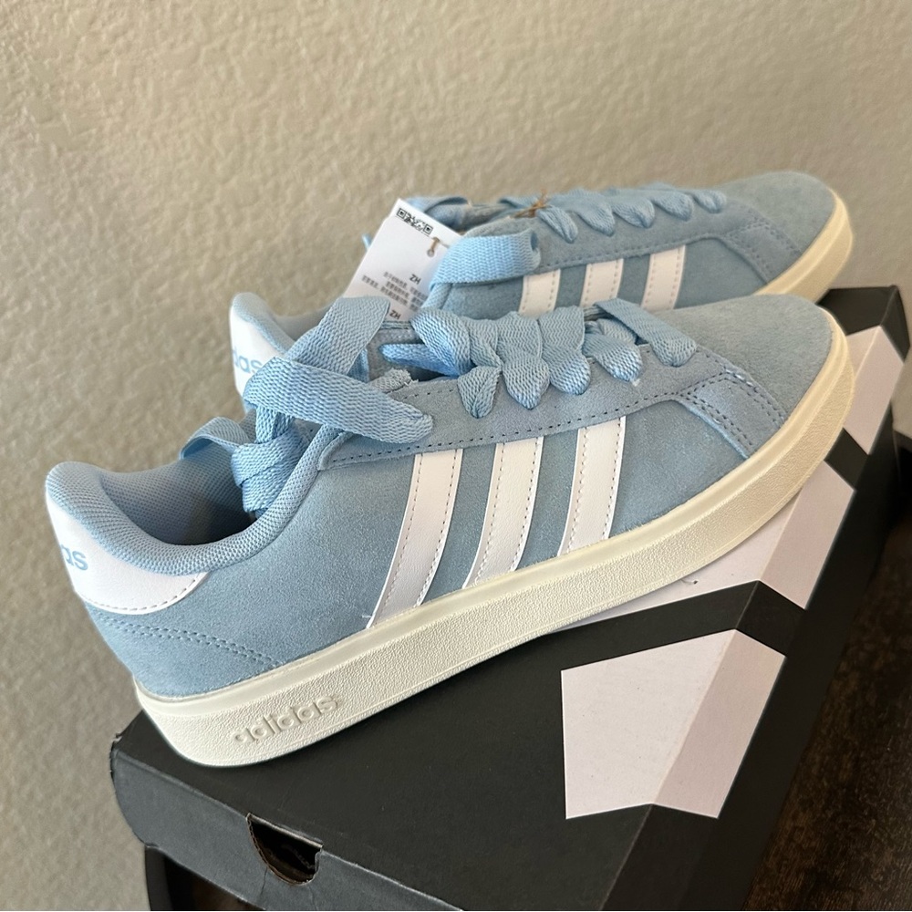 NIB Adidas Grand Court Base